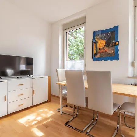 Naehe Mainz In Ehemaligem Weingut Mit 6 Schlafzimmer Διαμέρισμα