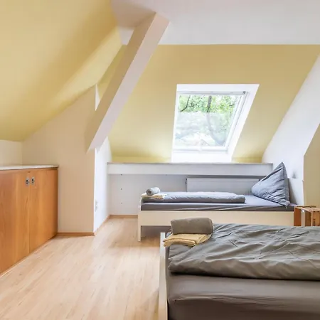 Naehe Mainz In Ehemaligem Weingut Mit 6 Schlafzimmer Διαμέρισμα