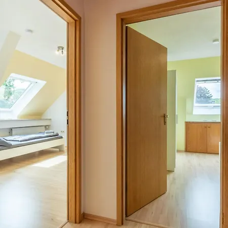 Naehe Mainz In Ehemaligem Weingut Mit 6 Schlafzimmer Διαμέρισμα