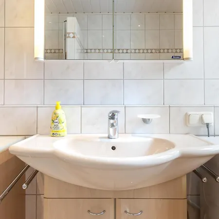 Naehe Mainz In Ehemaligem Weingut Mit 6 Schlafzimmer * Wörrstadt
